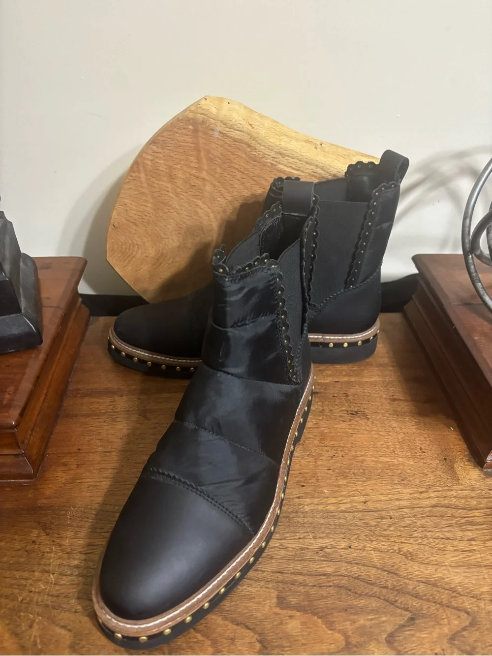 Free People Black Quilted Chelsea Ankle Boots Studded Trim EU 39 US 8.5 ‎ / 9